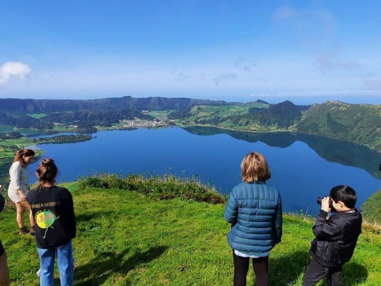 Van Tour - Lagoa do Fogo - Half Day - In the center of the island are the fascinating landscapes of Lagoa do Fogo...